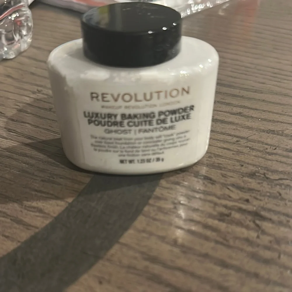 Revolution Luxury Baking Powder - Ghost